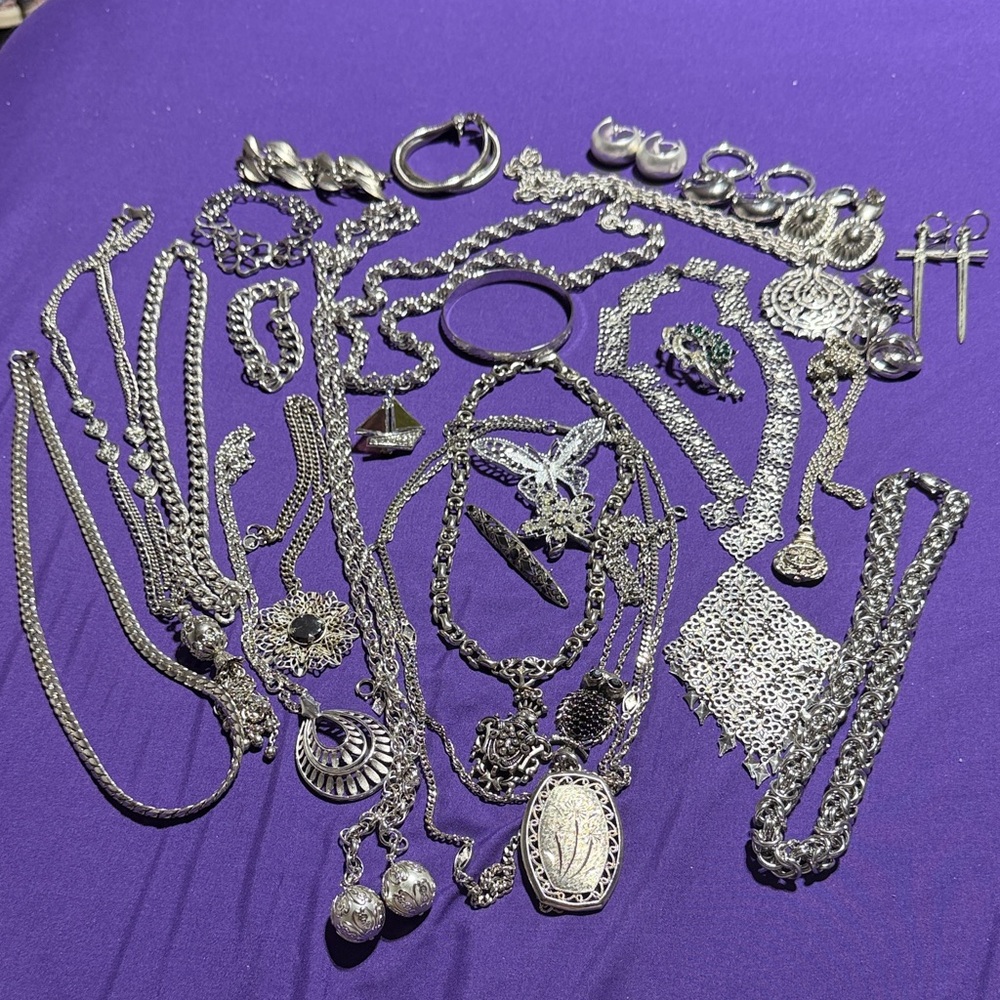 Elegant Silvertone Jewelry Collection (1)